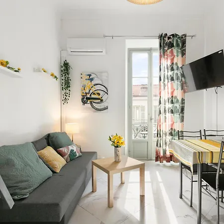 Jaune Fshh Aparthotel 3*