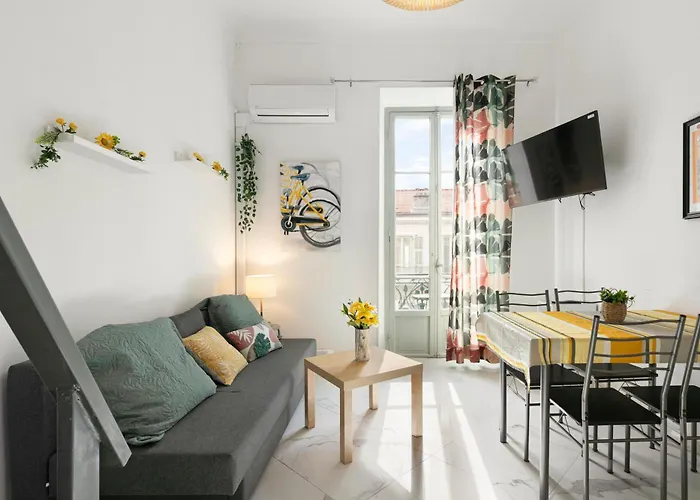 Jaune Fshh Aparthotel 3*