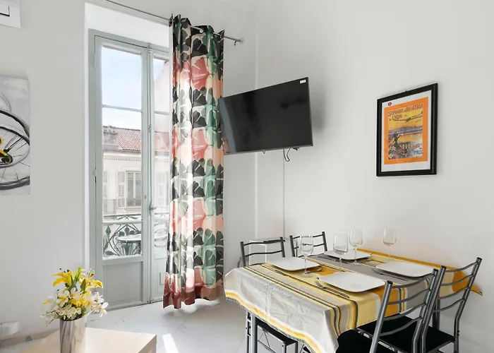 Jaune Fshh Aparthotel 3*