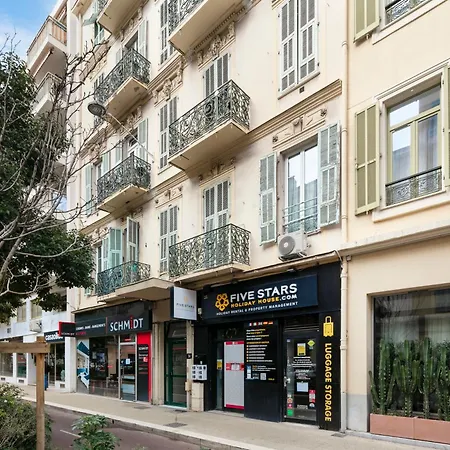 Jaune Fshh Aparthotel 3*